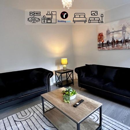 Spacious 4 Bedroom By Tara Stays Short Lets & Serviced Accommodation Aldershot With Free Wifi & Garden Exterior photo