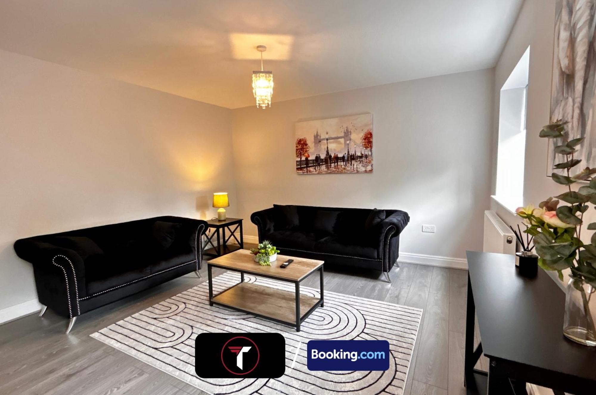 Spacious 4 Bedroom By Tara Stays Short Lets & Serviced Accommodation Aldershot With Free Wifi & Garden Exterior photo