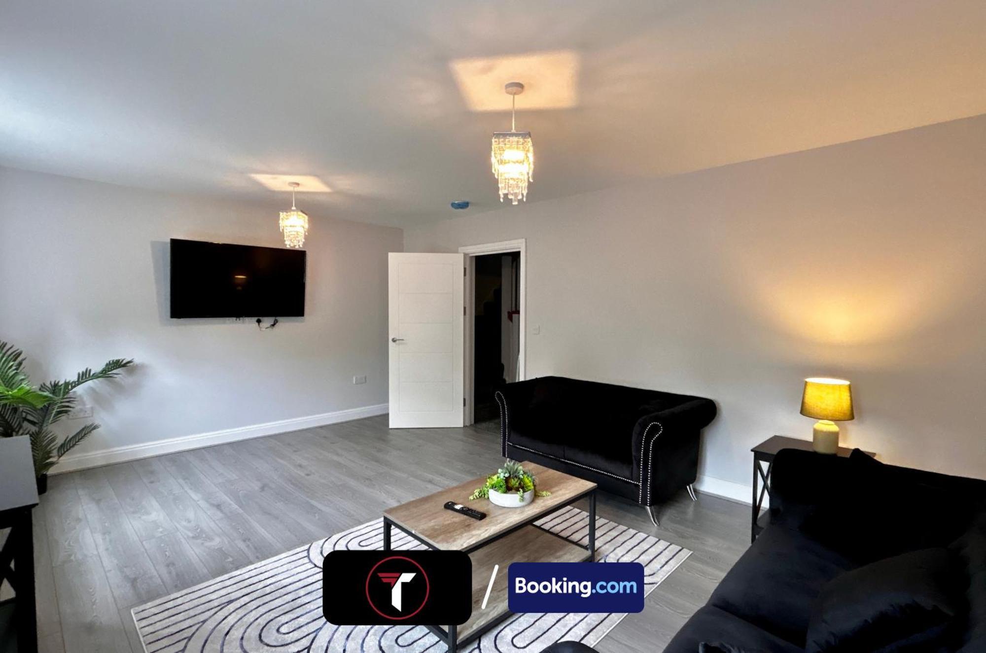 Spacious 4 Bedroom By Tara Stays Short Lets & Serviced Accommodation Aldershot With Free Wifi & Garden Exterior photo
