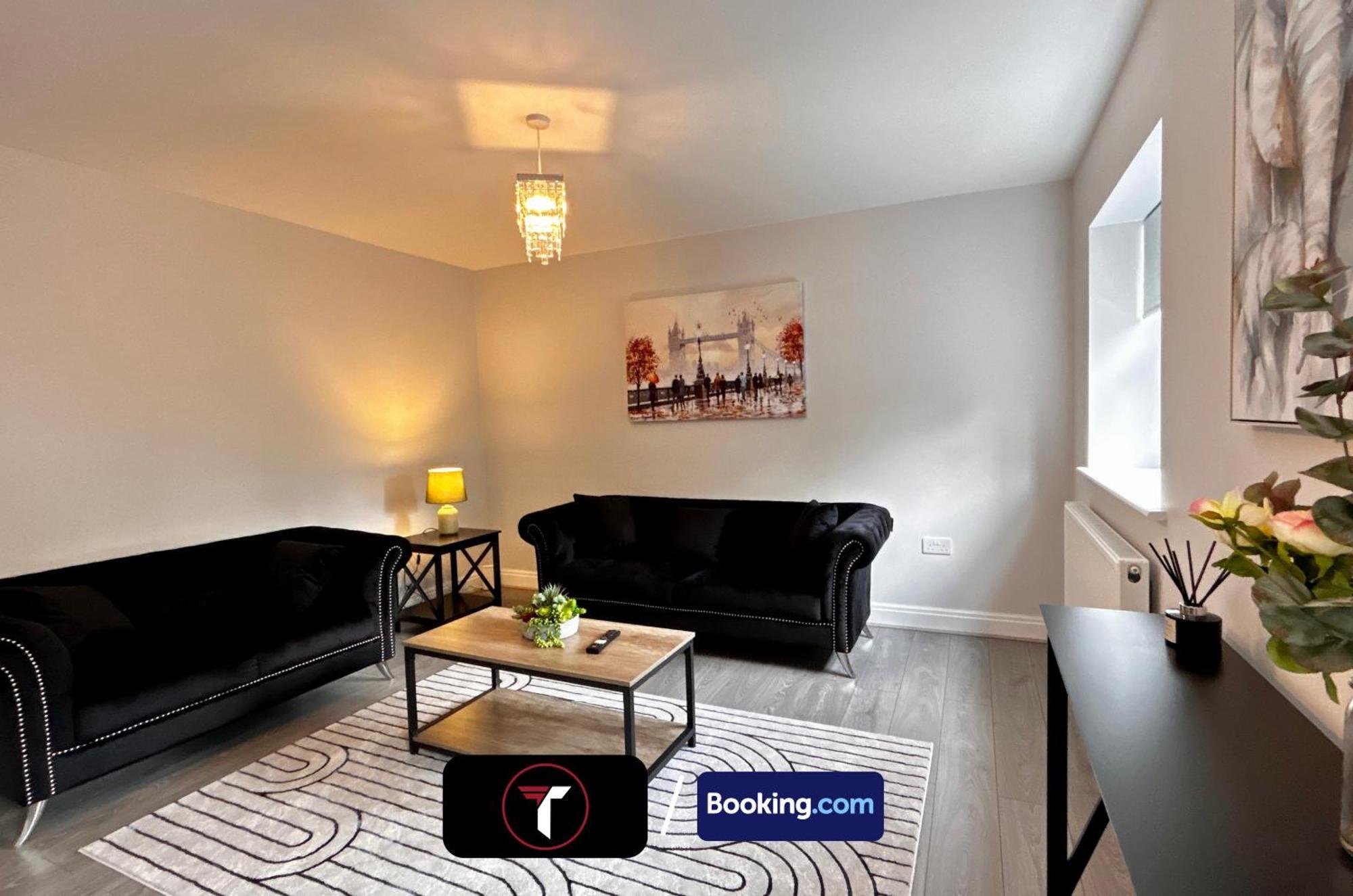 Spacious 4 Bedroom By Tara Stays Short Lets & Serviced Accommodation Aldershot With Free Wifi & Garden Exterior photo