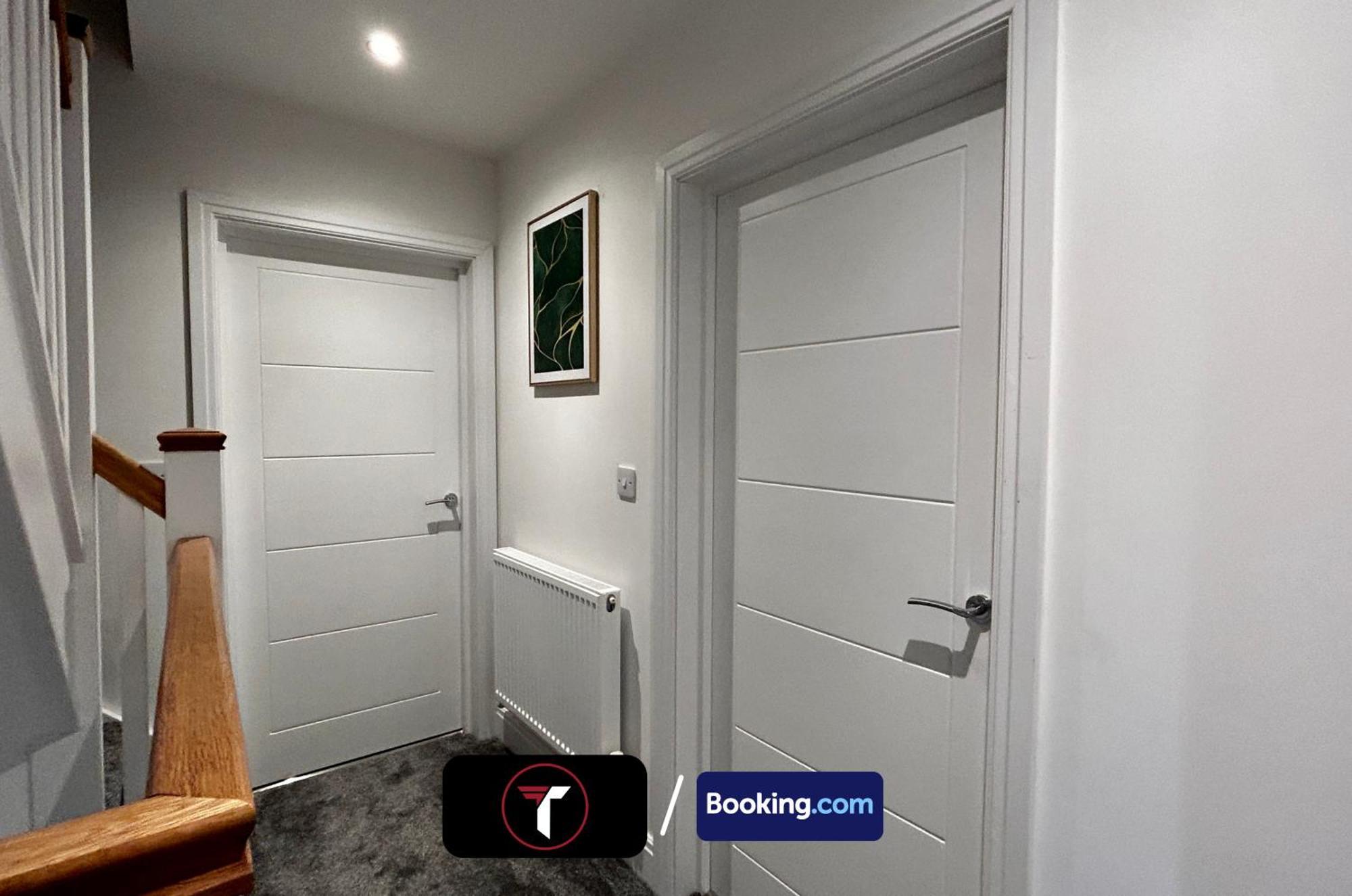 Spacious 4 Bedroom By Tara Stays Short Lets & Serviced Accommodation Aldershot With Free Wifi & Garden Exterior photo