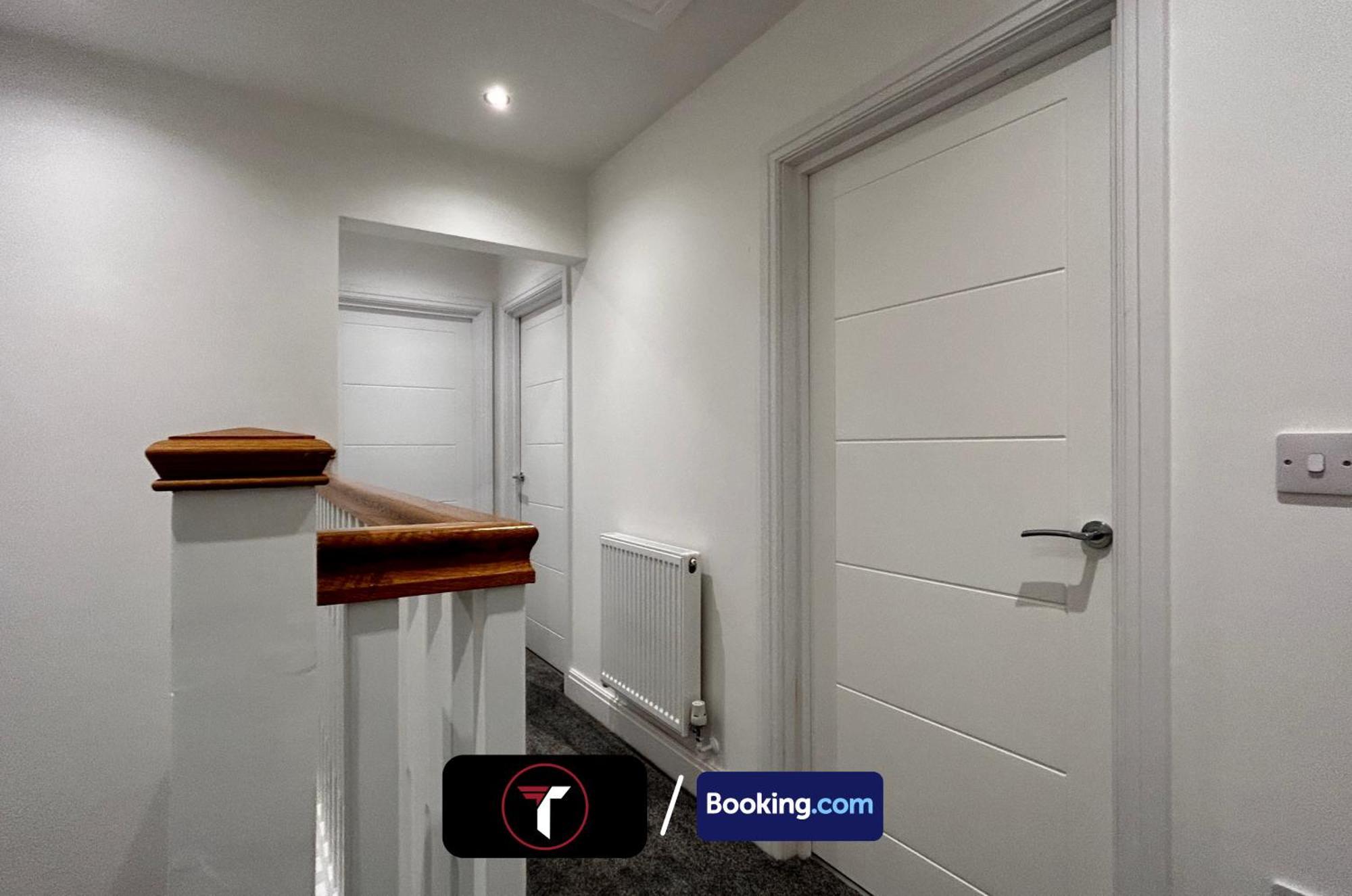 Spacious 4 Bedroom By Tara Stays Short Lets & Serviced Accommodation Aldershot With Free Wifi & Garden Exterior photo
